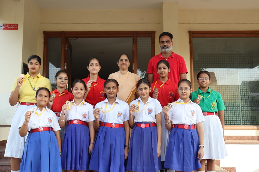 3RD POSITION IN KHEDAN WATAN PUNJAB DIYAN(U 14 NETBALL GIRLS)